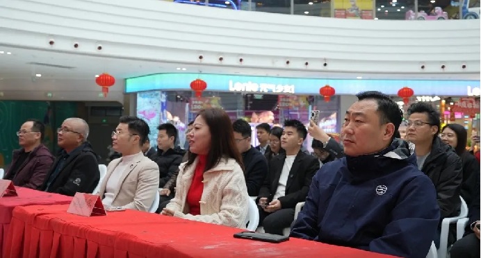 1739871744116162.jpg 秀屿区政府领导及民营经济代表共同考察宏凌柒号院创新理念95.jpg